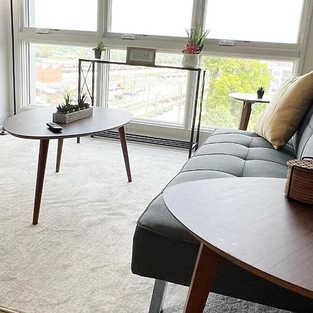 Studio Apartment, Queen Bed, Wifi, Kitchen, Washer & Dryer In Charlotte Eksteriør bilde