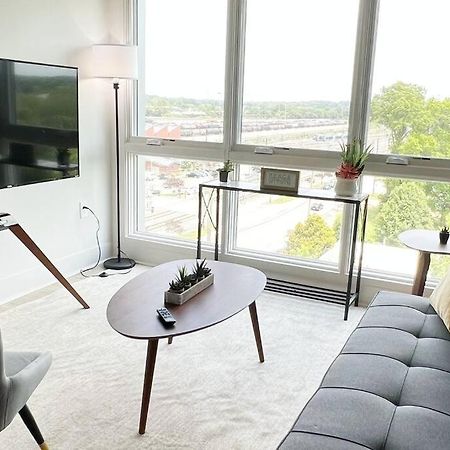 Studio Apartment, Queen Bed, Wifi, Kitchen, Washer & Dryer In Charlotte Eksteriør bilde