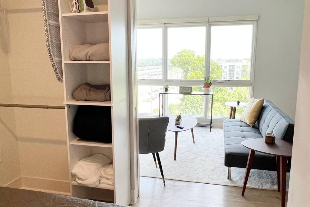 Studio Apartment, Queen Bed, Wifi, Kitchen, Washer & Dryer In Charlotte Eksteriør bilde