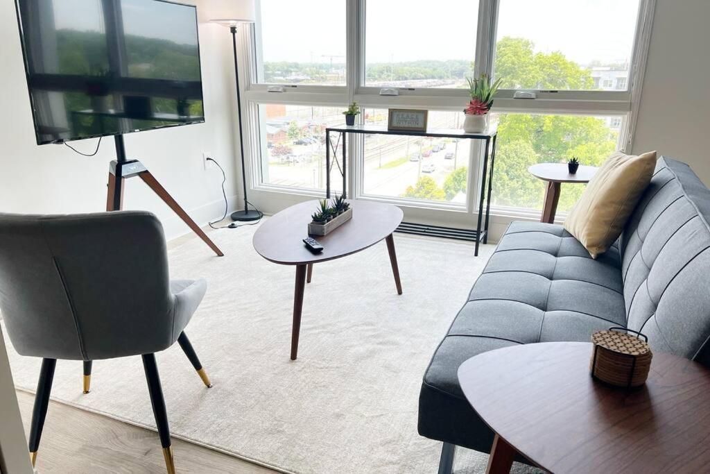 Studio Apartment, Queen Bed, Wifi, Kitchen, Washer & Dryer In Charlotte Eksteriør bilde