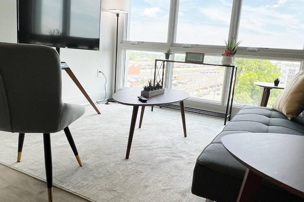 Studio Apartment, Queen Bed, Wifi, Kitchen, Washer & Dryer In Charlotte Eksteriør bilde